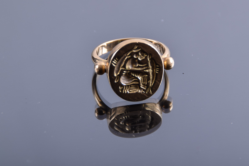 18K Gold Stamp Ring