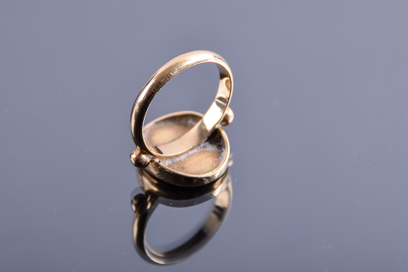 18K Gold Stamp Ring