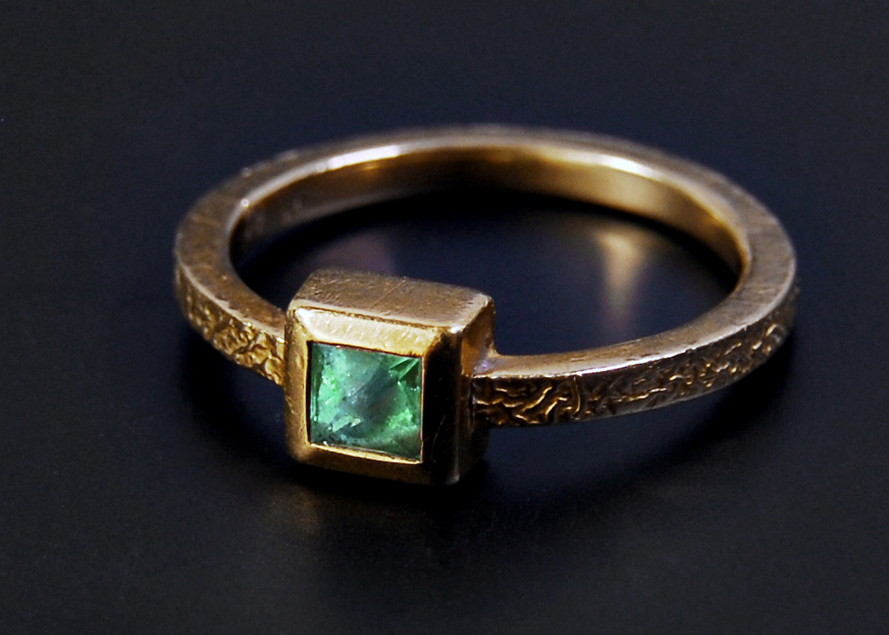 Green Tourmaline and 18K Yellow Gold Ring