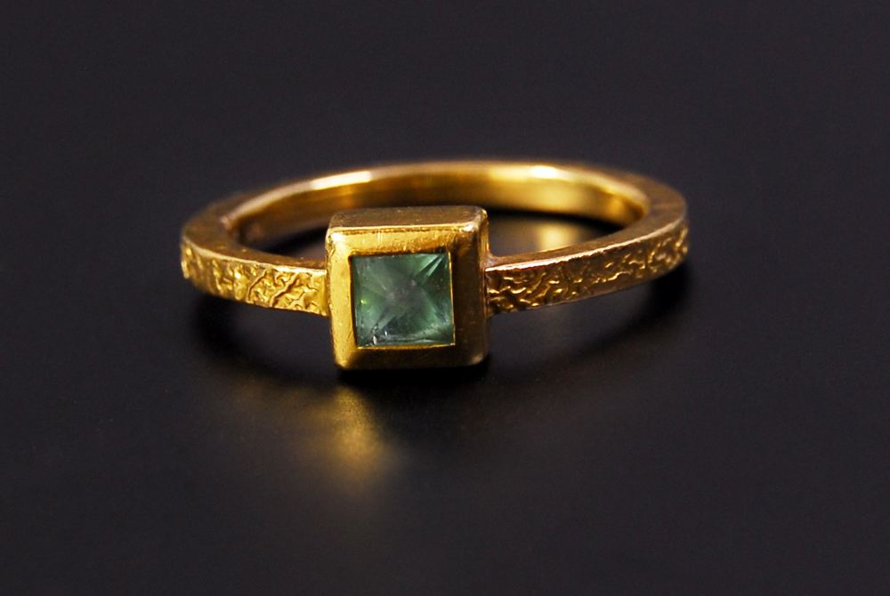 Green Tourmaline and 18K Yellow Gold Ring