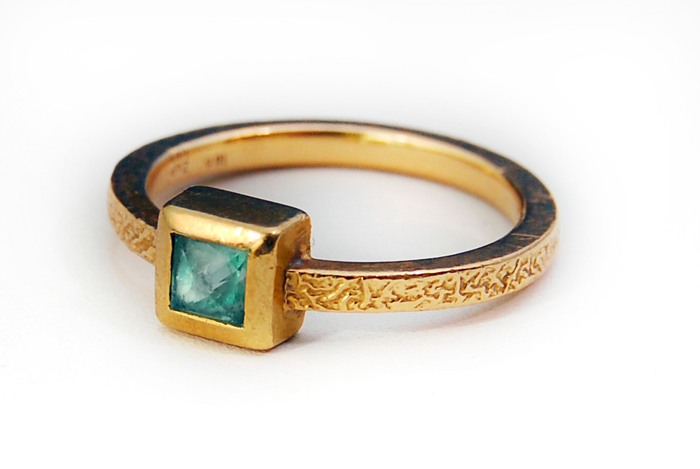 Green Tourmaline and 18K Yellow Gold Ring