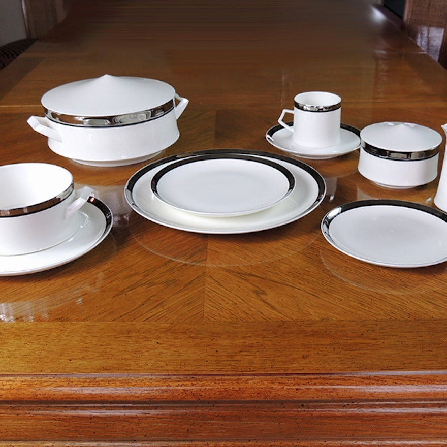 50 Piece Mikasa Solitude White Bone China Dinnerware Set EBTH