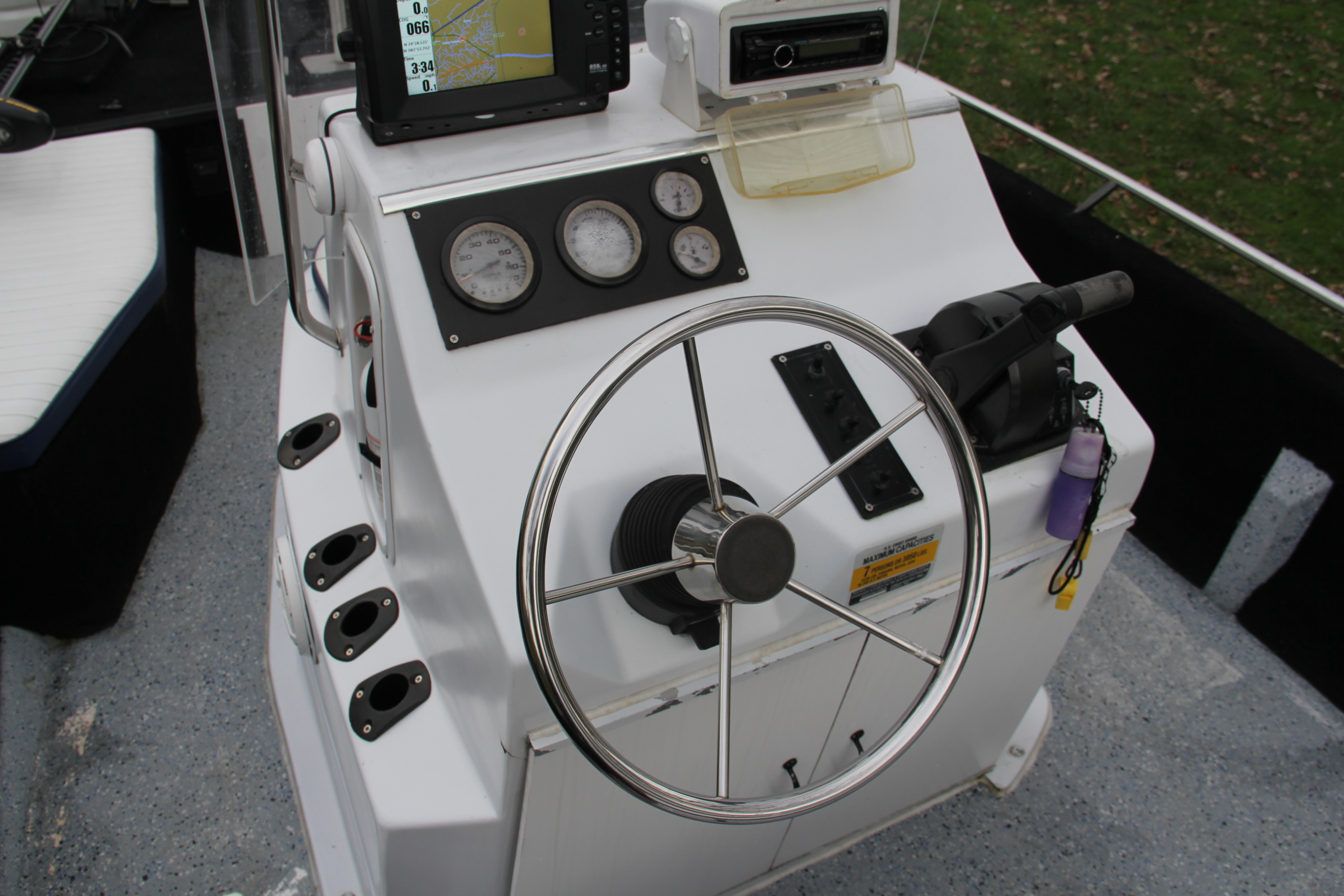 2000 Pro Master Center Console Fishing Boat 18ft with Trailer