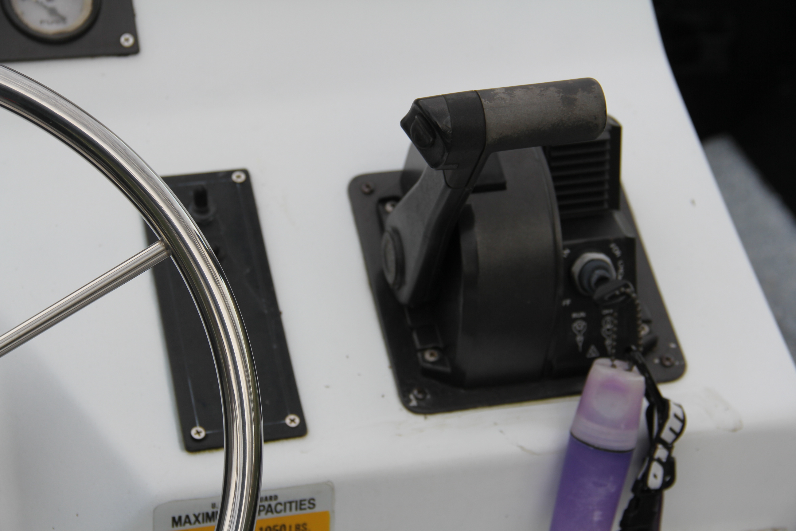 2000 Pro Master Center Console Fishing Boat 18ft with Trailer