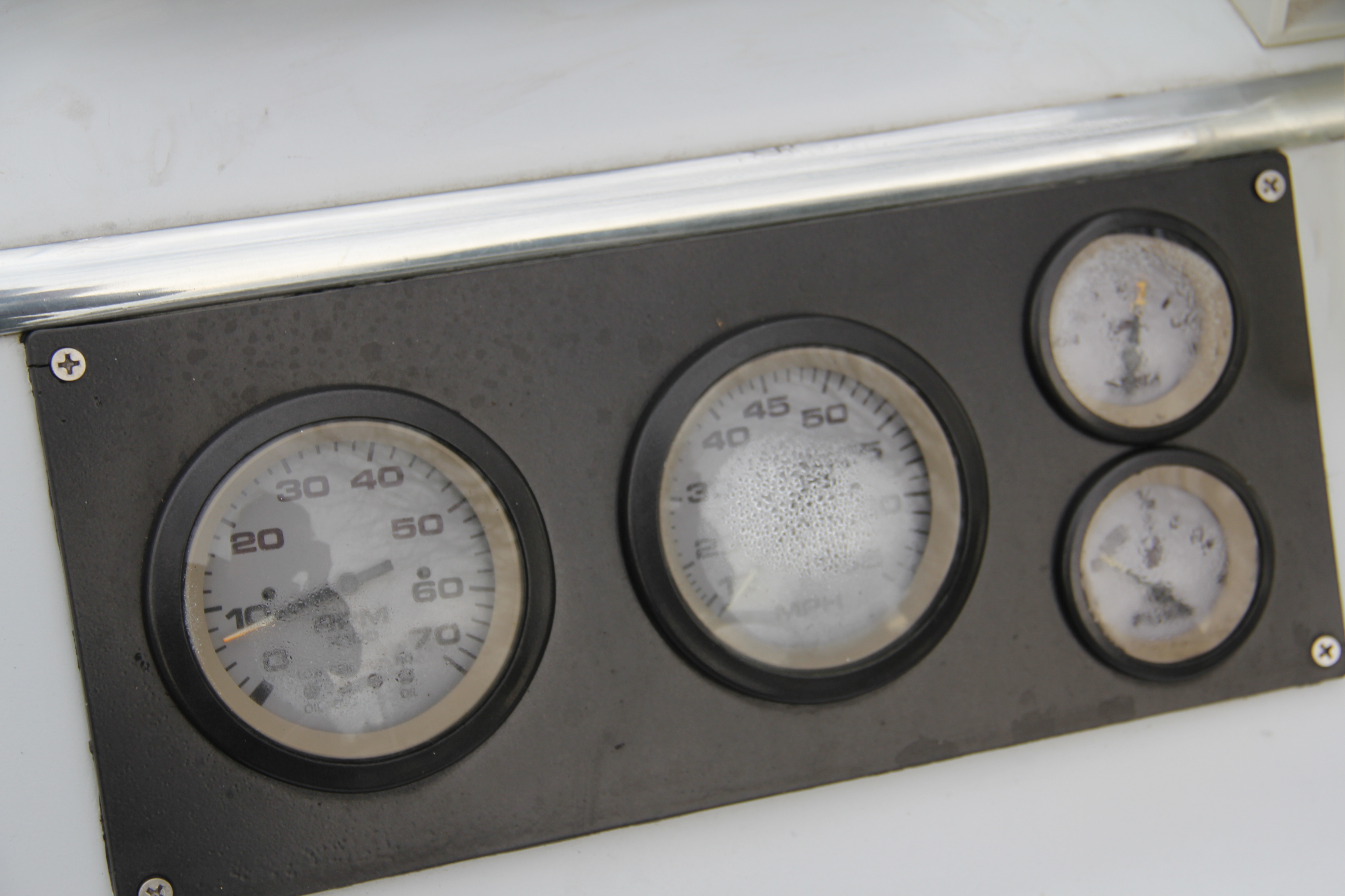 2000 Pro Master Center Console Fishing Boat 18ft with Trailer