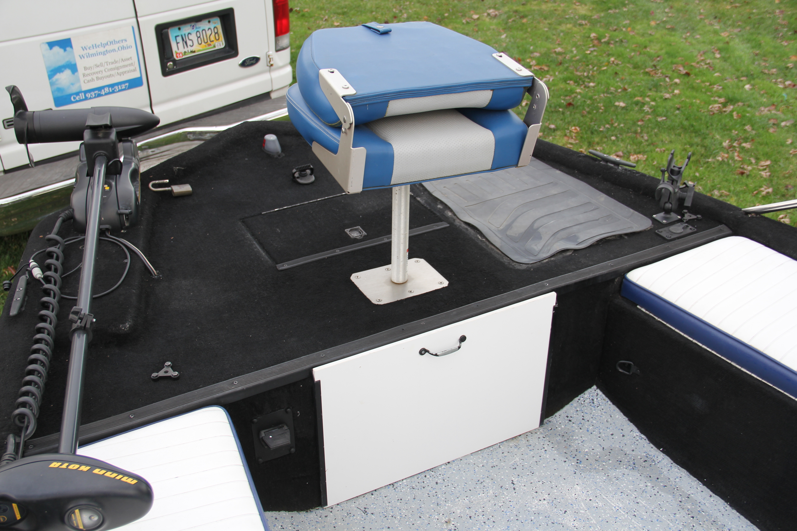 2000 Pro Master Center Console Fishing Boat 18ft with Trailer