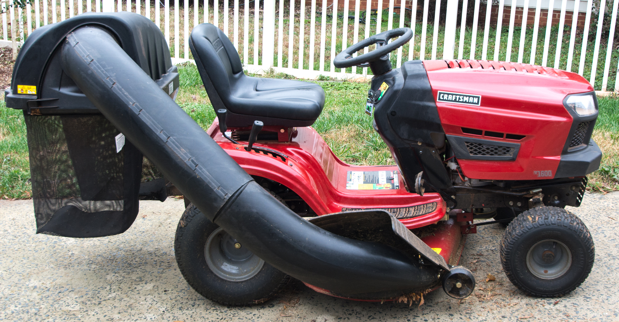Craftsman T1600 Riding Lawn Mower