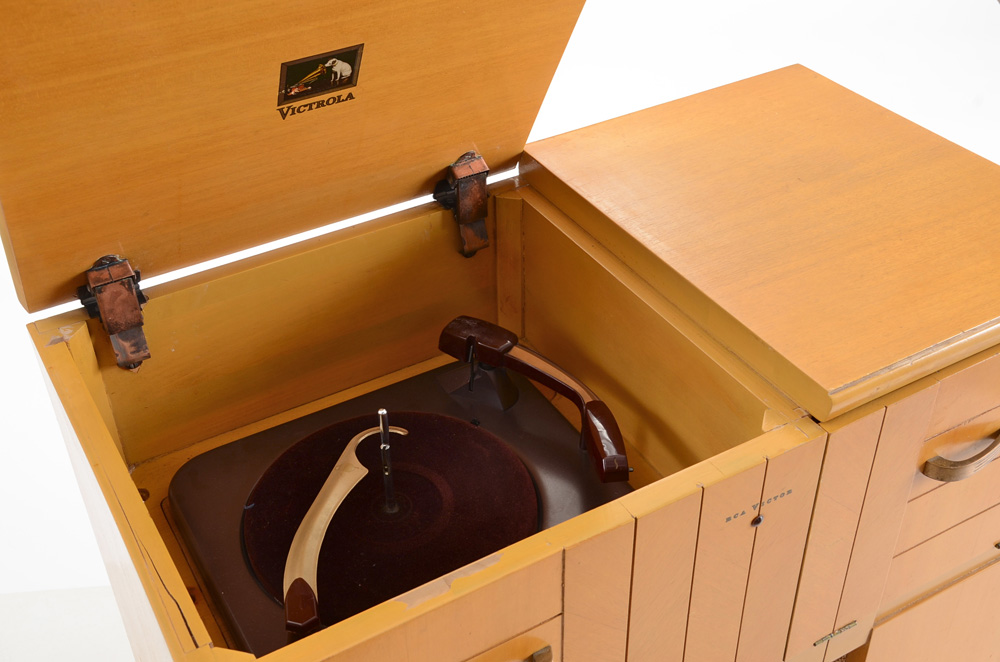 Vintage RCA Victor Phonograph and Radio Console