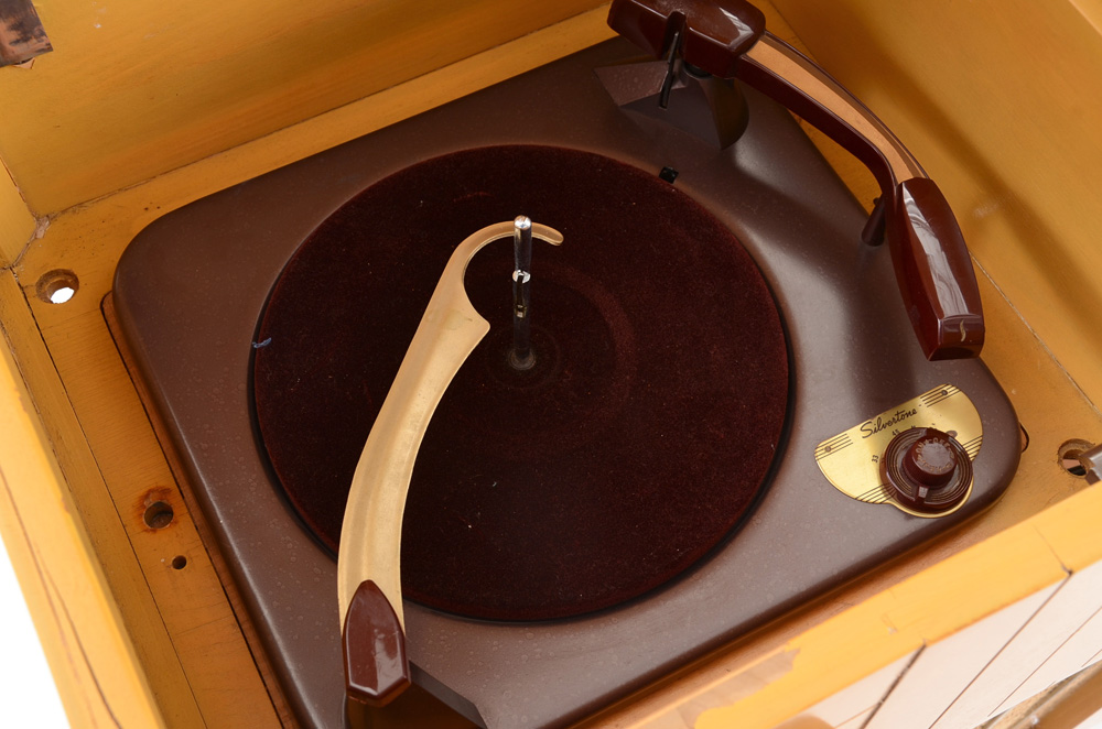 Vintage RCA Victor Phonograph and Radio Console