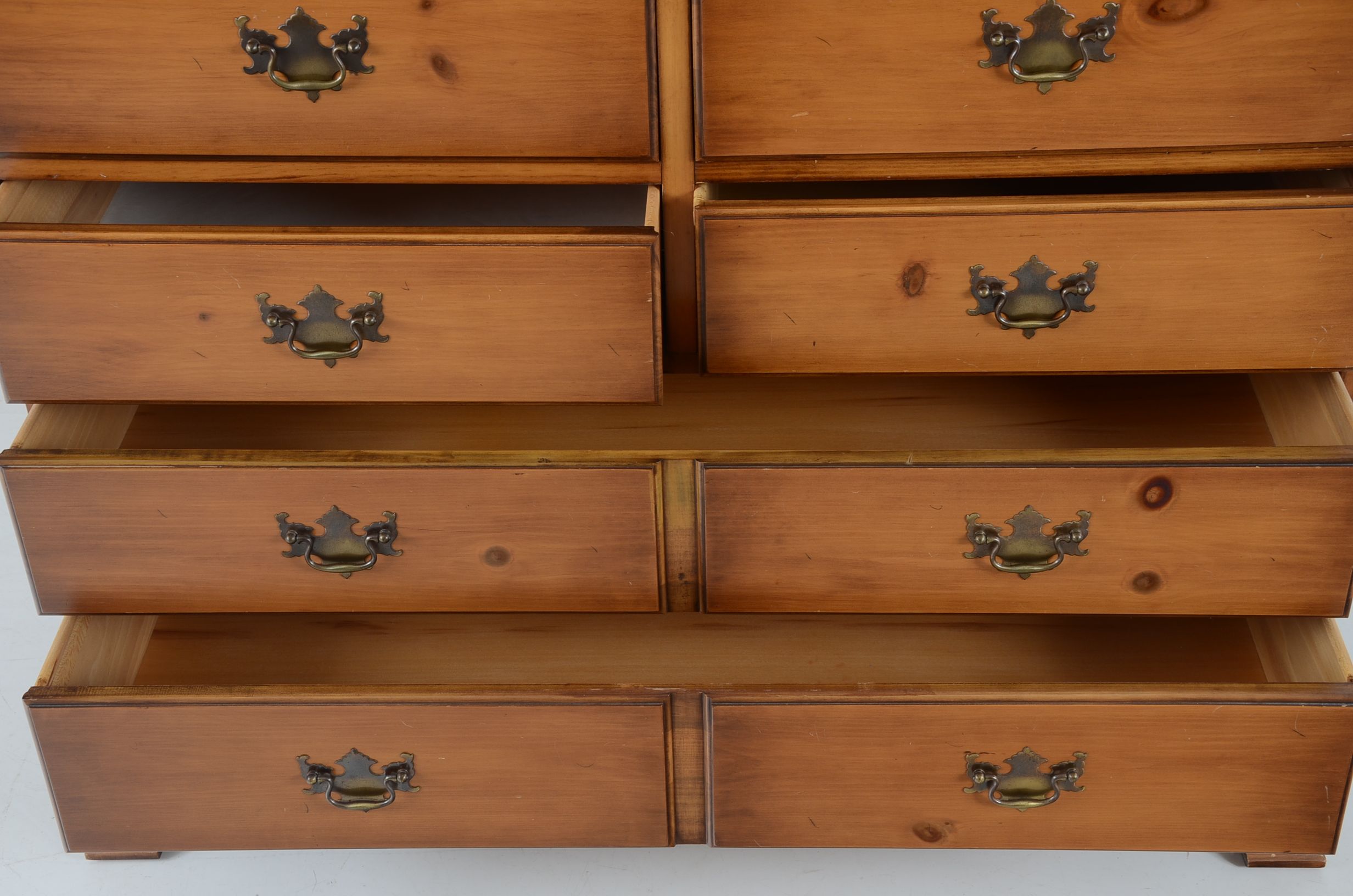 Drexel "Traditional American" Pine Dresser