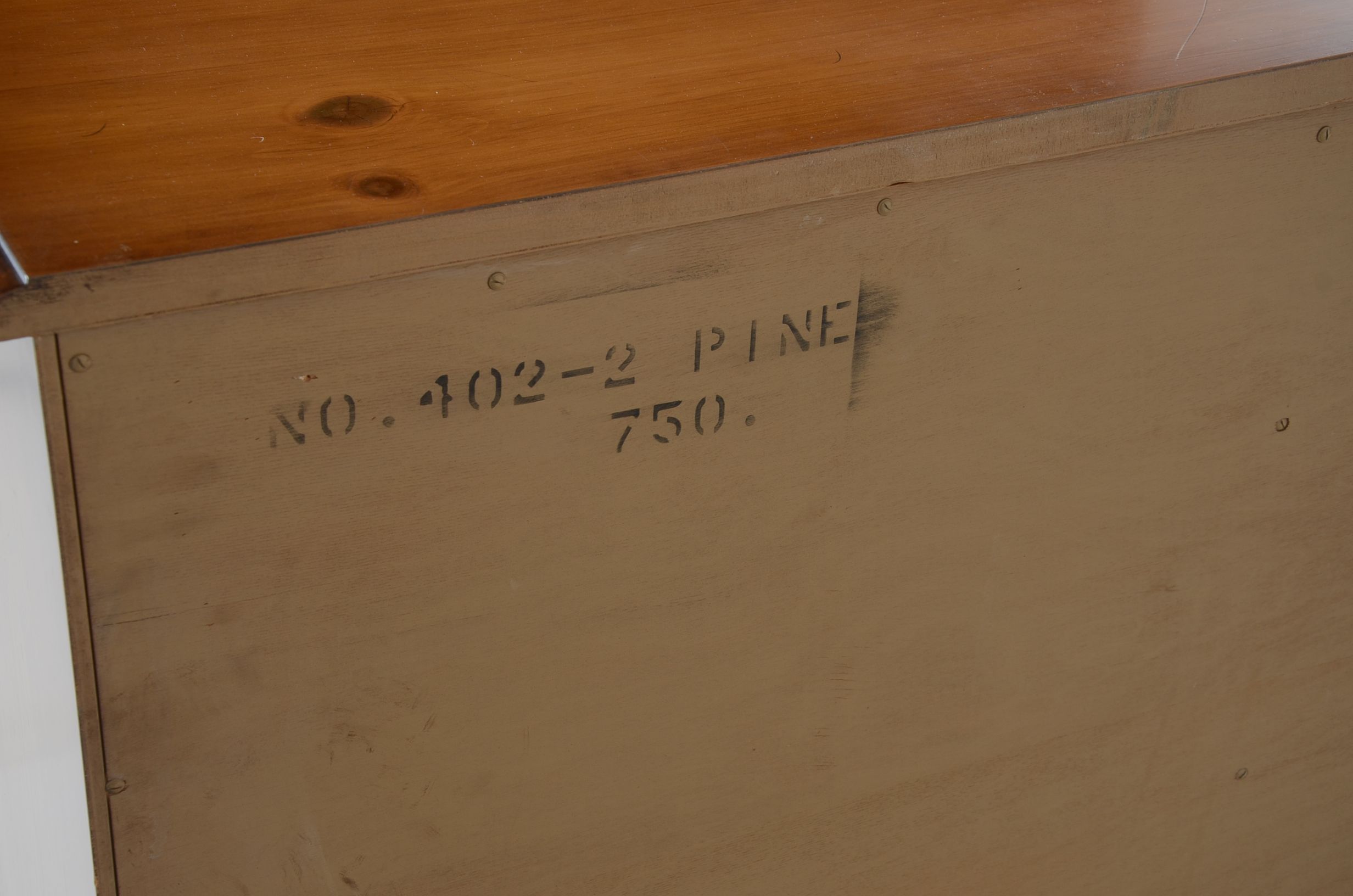 Drexel "Traditional American" Pine Dresser