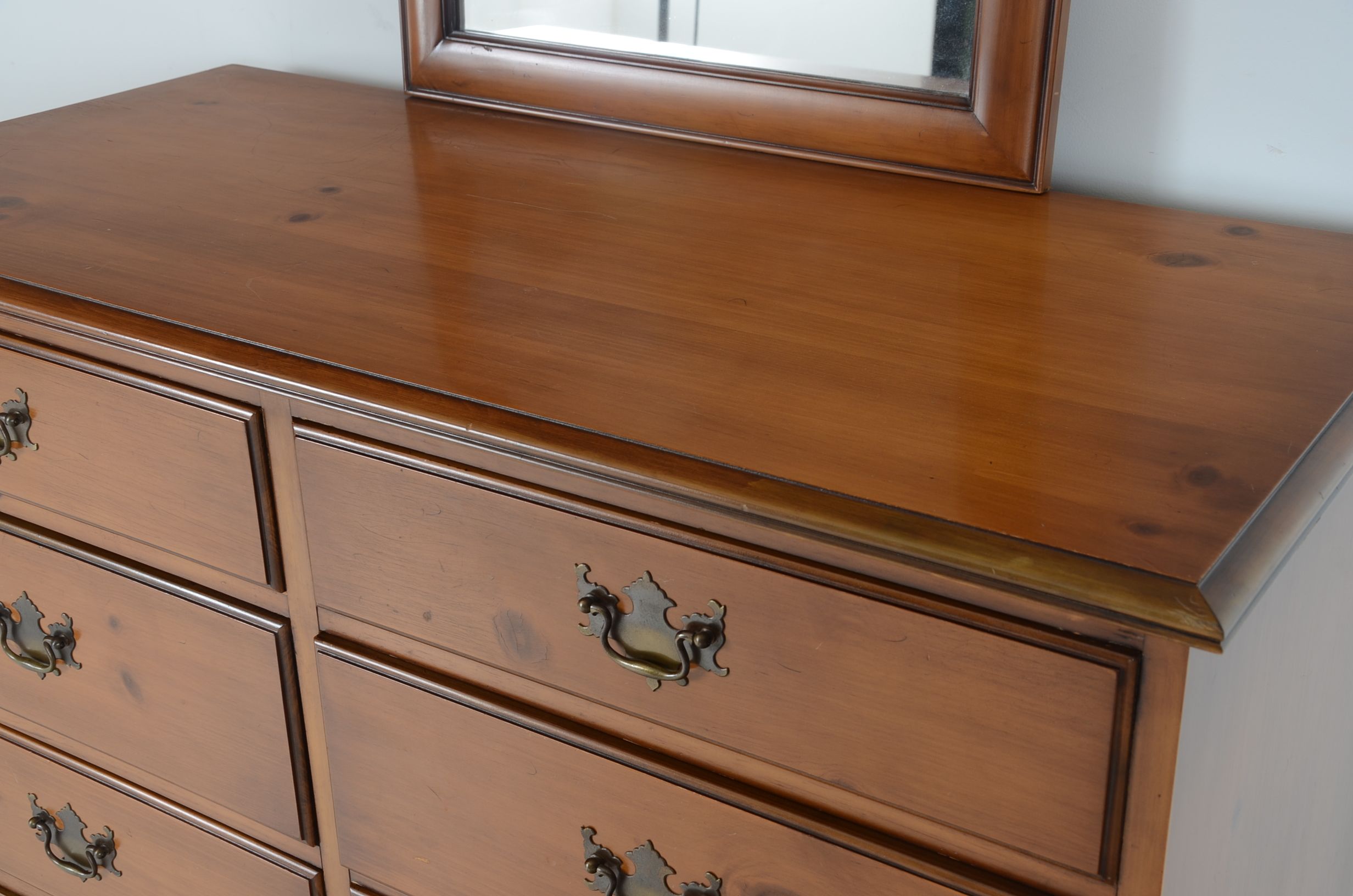 Drexel "Traditional American" Pine Dresser