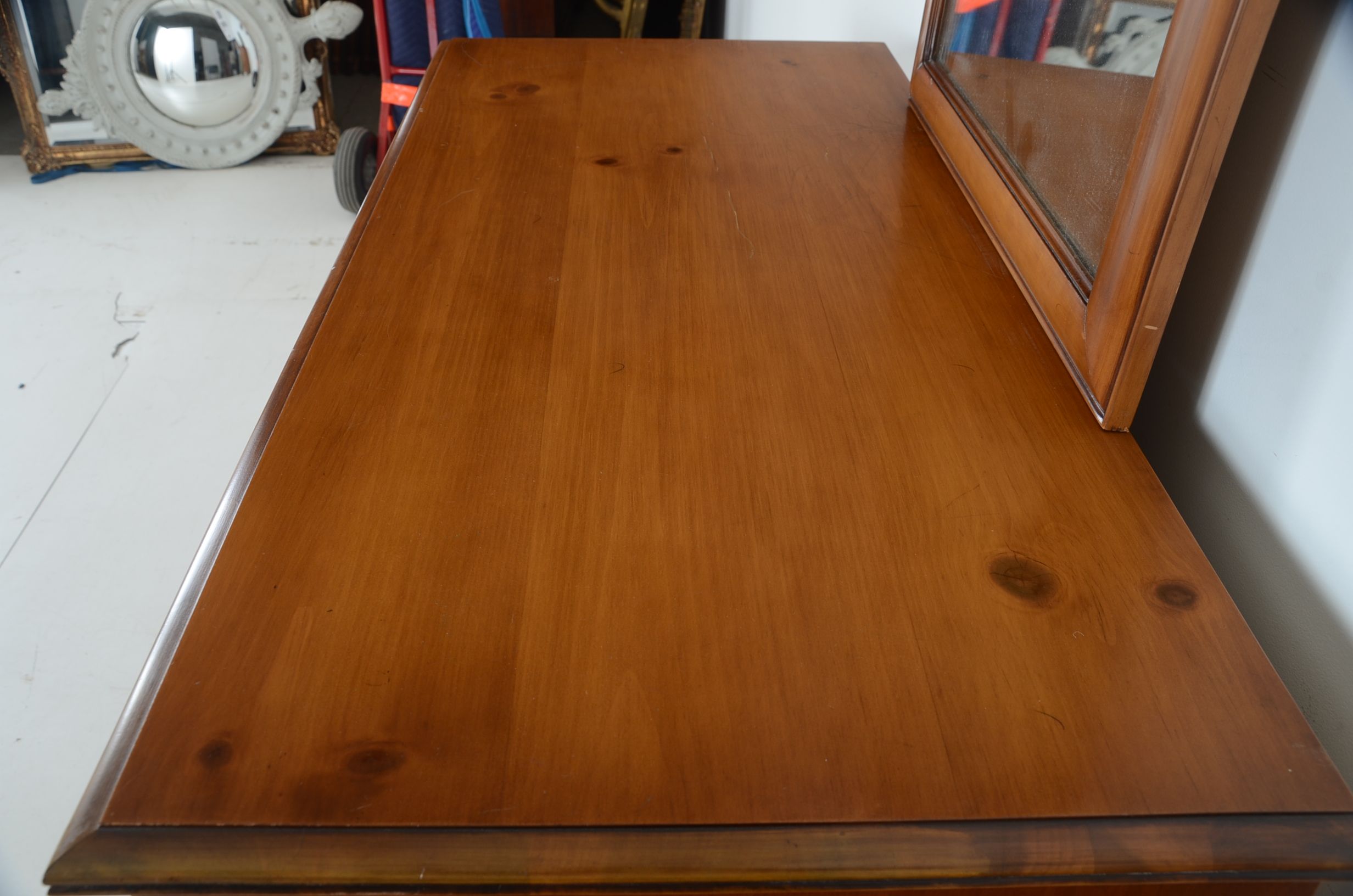 Drexel "Traditional American" Pine Dresser