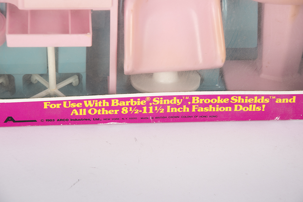 Vintage Barbie Beauty Salon Play Set