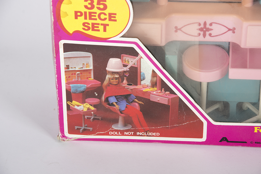 Vintage Barbie Beauty Salon Play Set