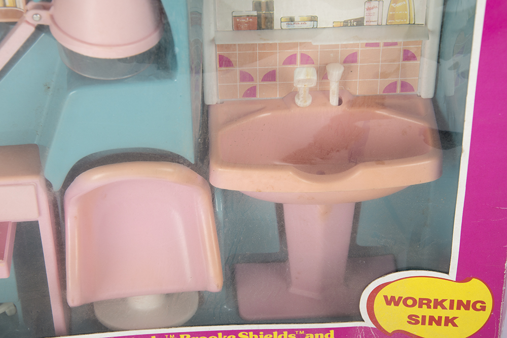 Vintage Barbie Beauty Salon Play Set