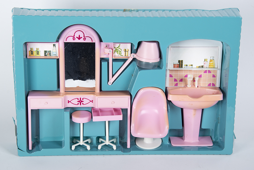 Vintage Barbie Beauty Salon Play Set