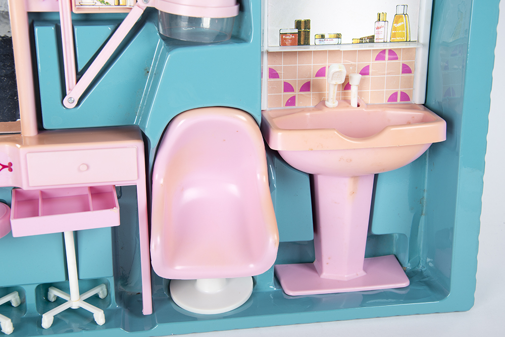 Vintage Barbie Beauty Salon Play Set