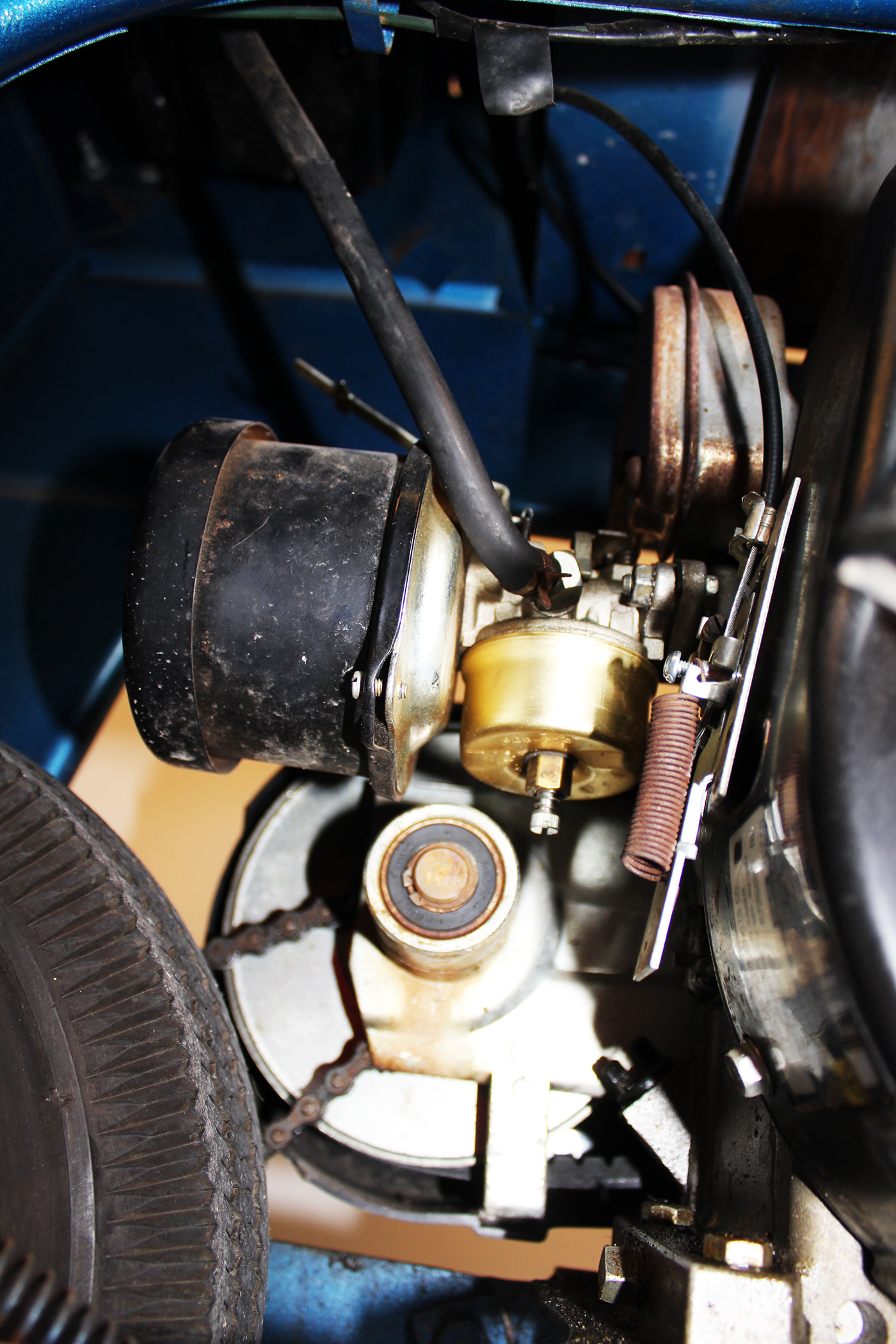 Vintage 1946 Moto-Scoot Gas Powered Scooter