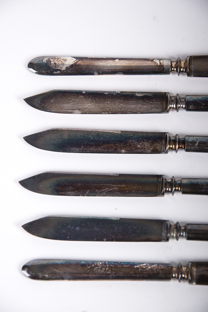 WM A Rogers Silver Plate Knives