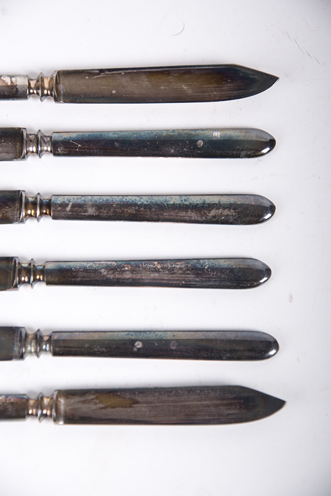 WM A Rogers Silver Plate Knives