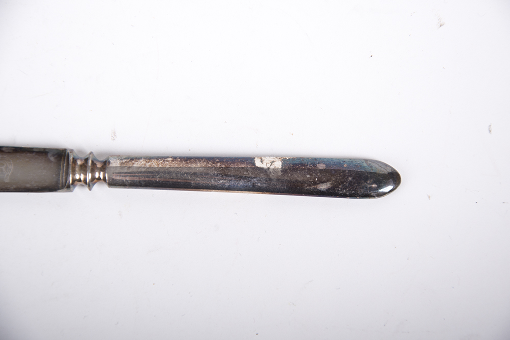 WM A Rogers Silver Plate Knives