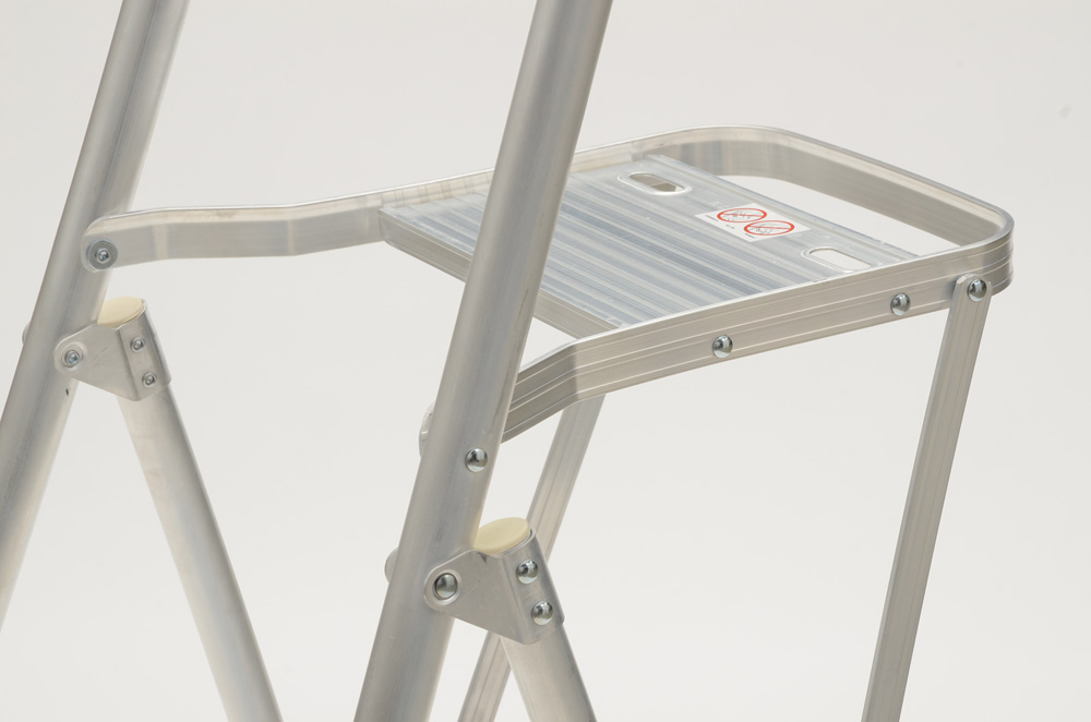 Werner 4.5 Foot Aluminum Step Ladder
