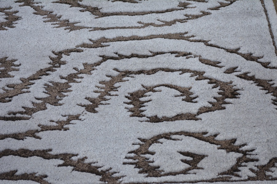 Ikat Design Gray and Espresso Tufted Wool Area Rug