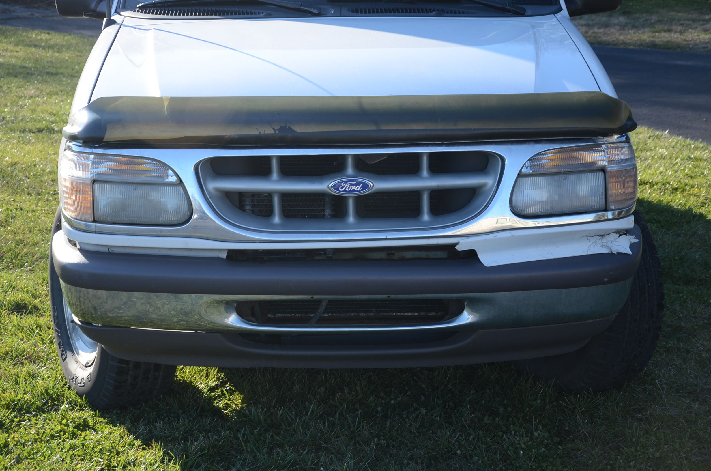 1997 White Ford Explorer Sports Utility Vehicle