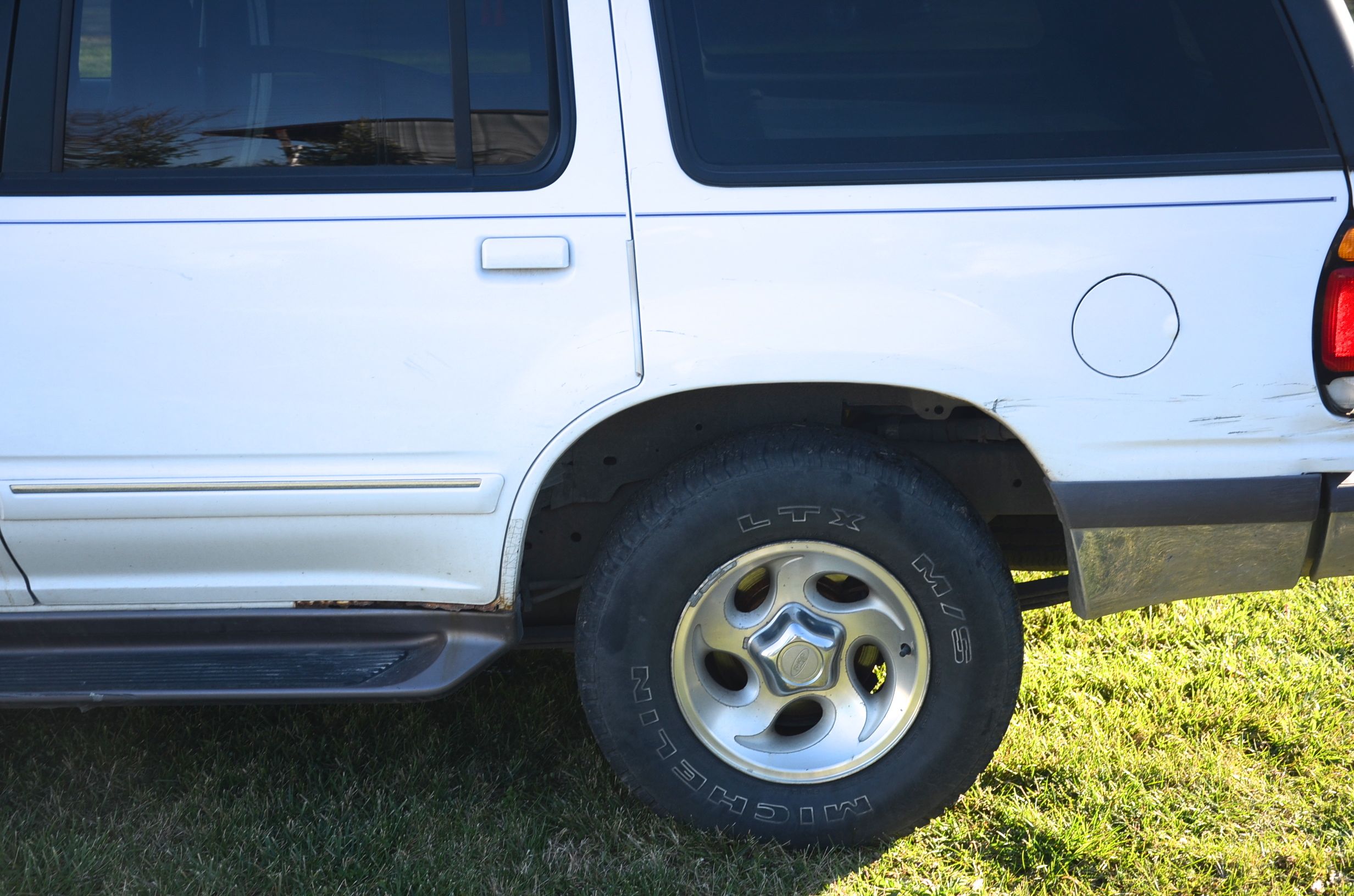 1997 White Ford Explorer Sports Utility Vehicle