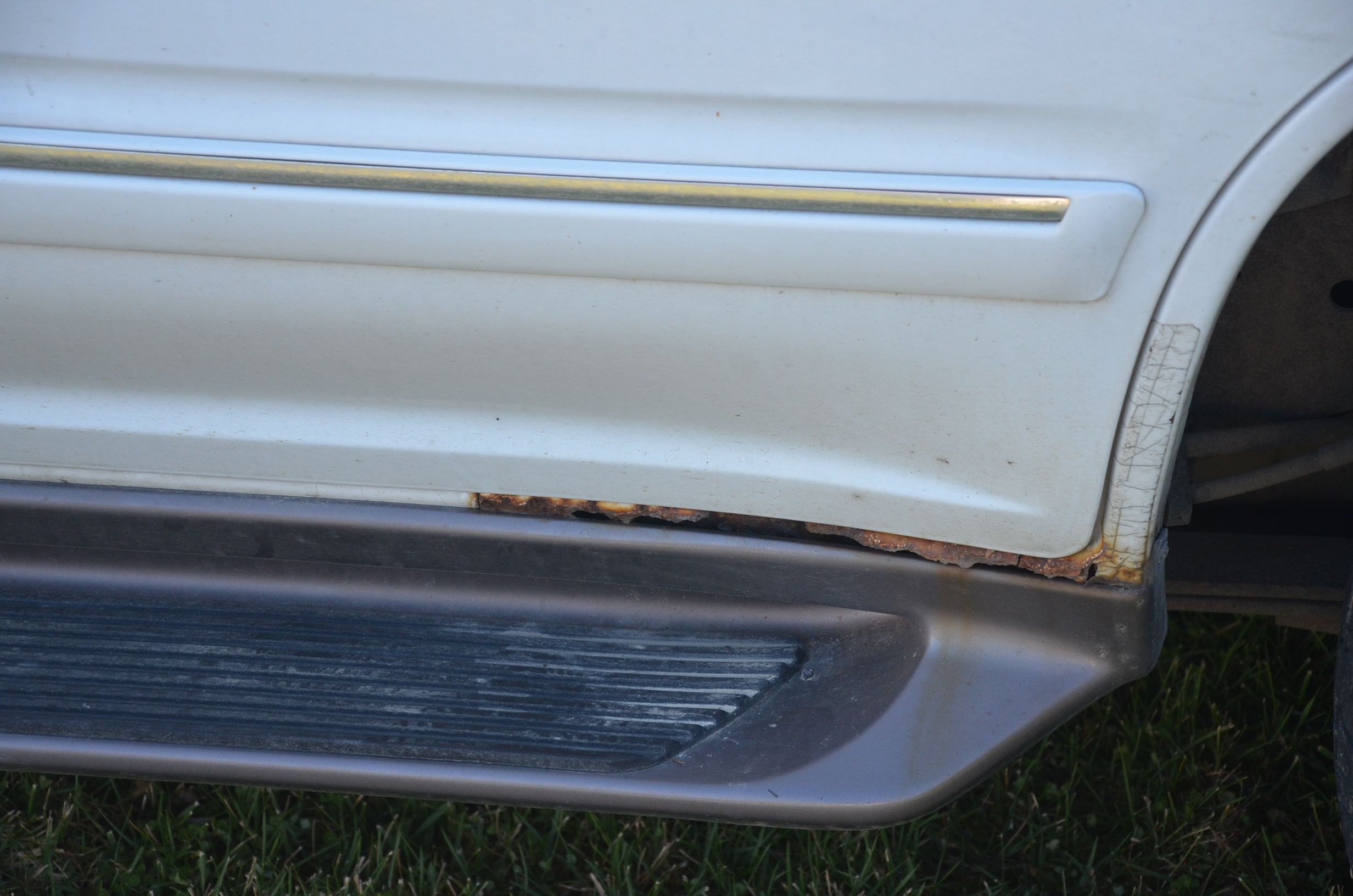 1997 White Ford Explorer Sports Utility Vehicle