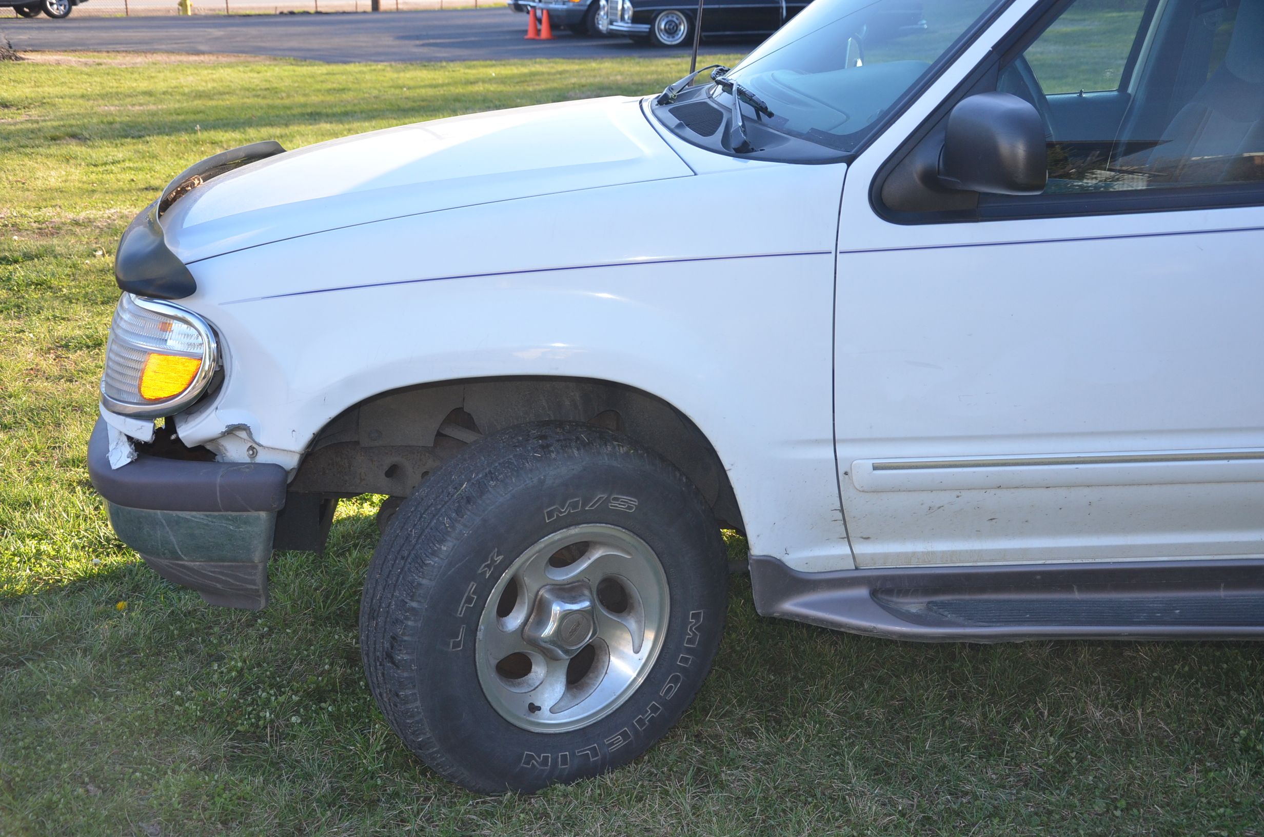 1997 White Ford Explorer Sports Utility Vehicle