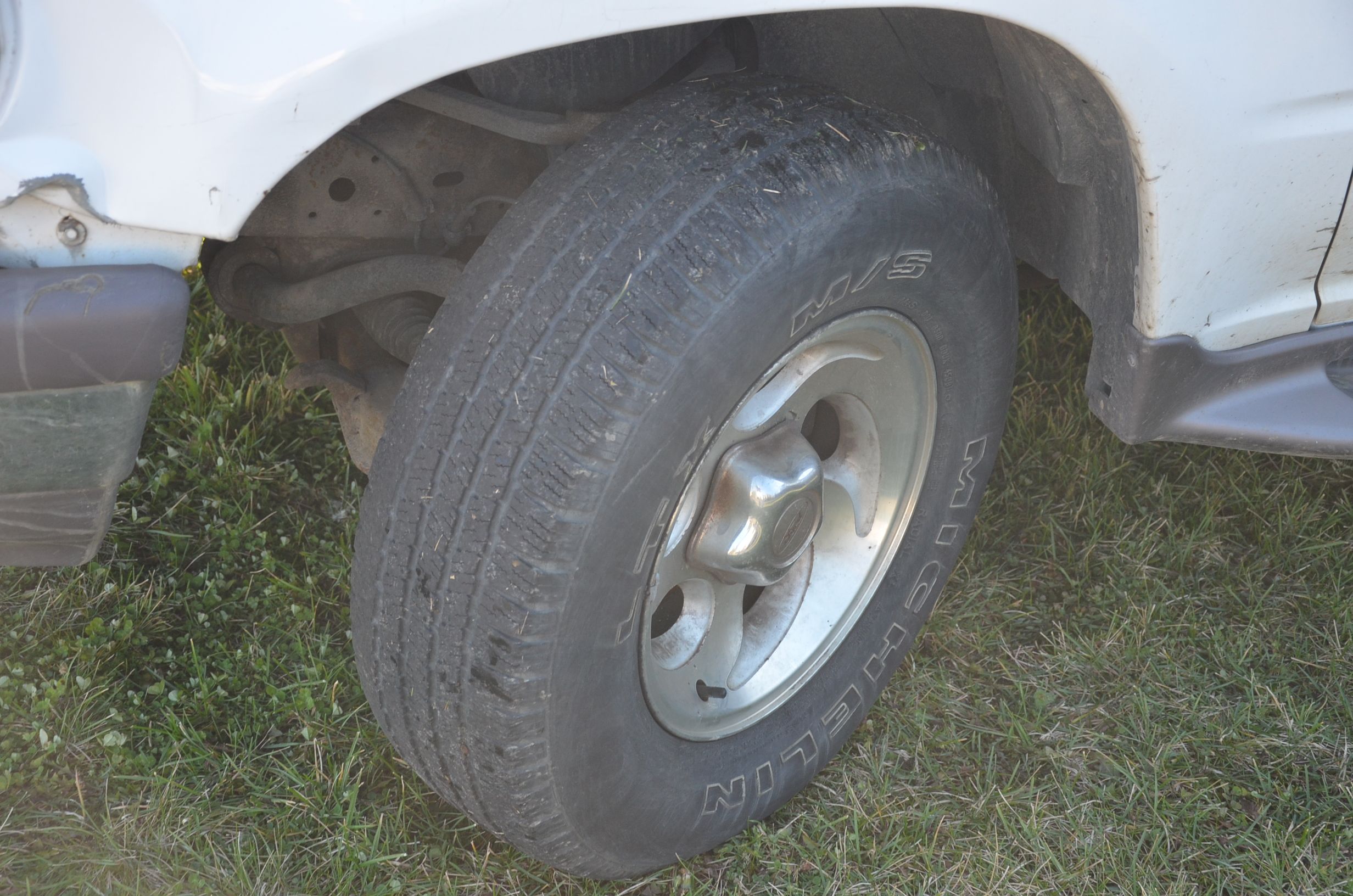 1997 White Ford Explorer Sports Utility Vehicle