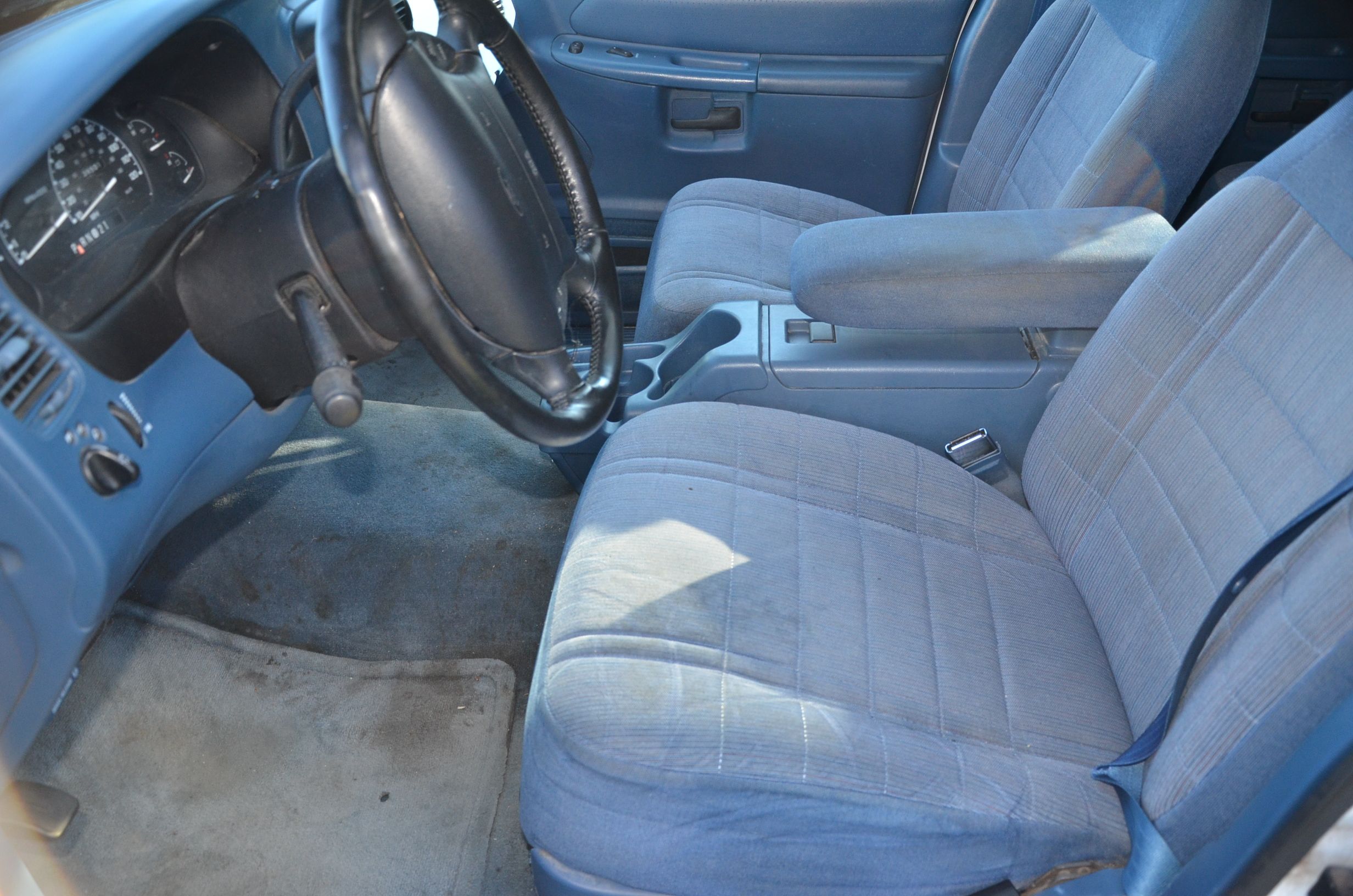 1997 White Ford Explorer Sports Utility Vehicle