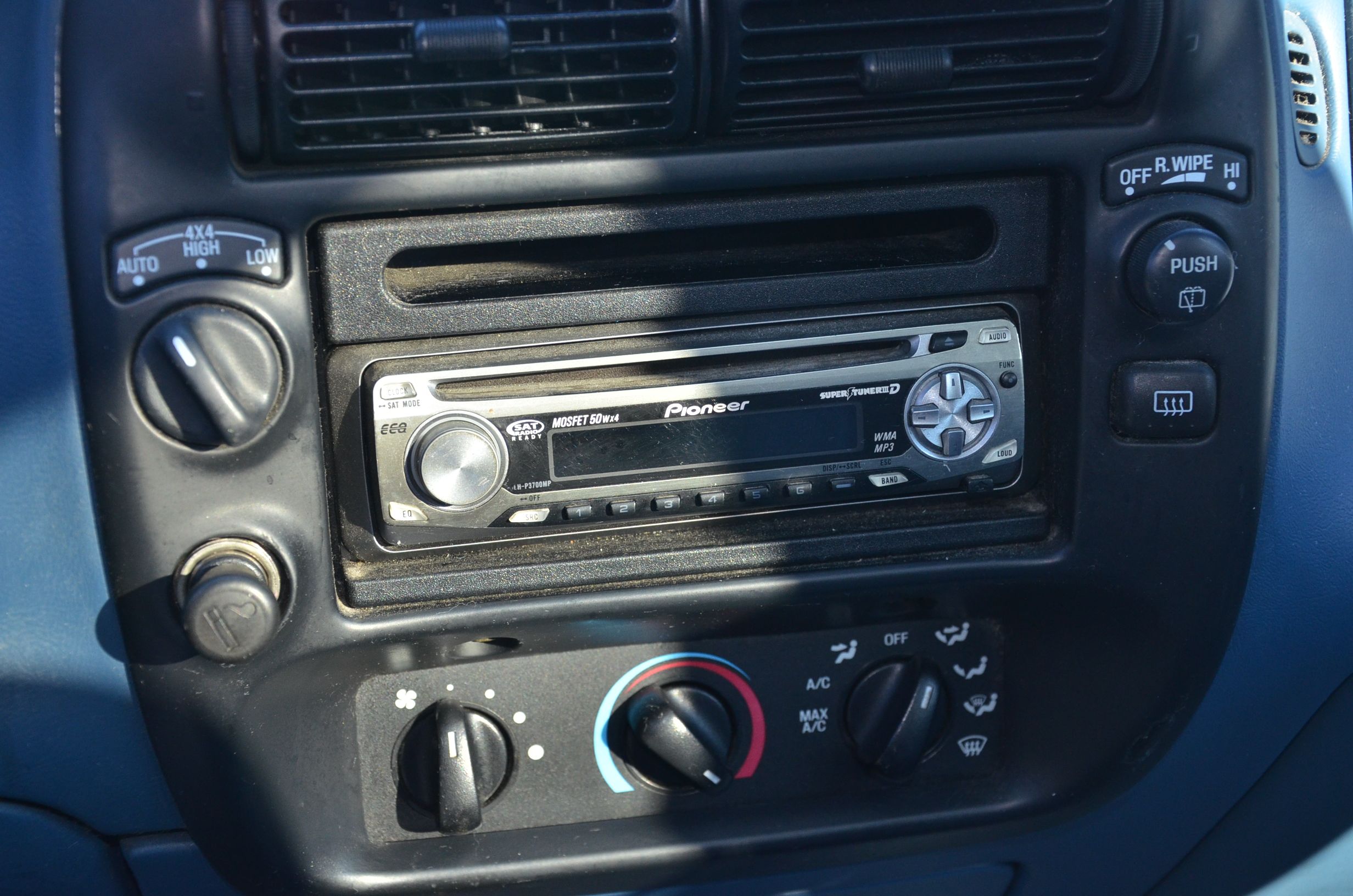 1997 White Ford Explorer Sports Utility Vehicle