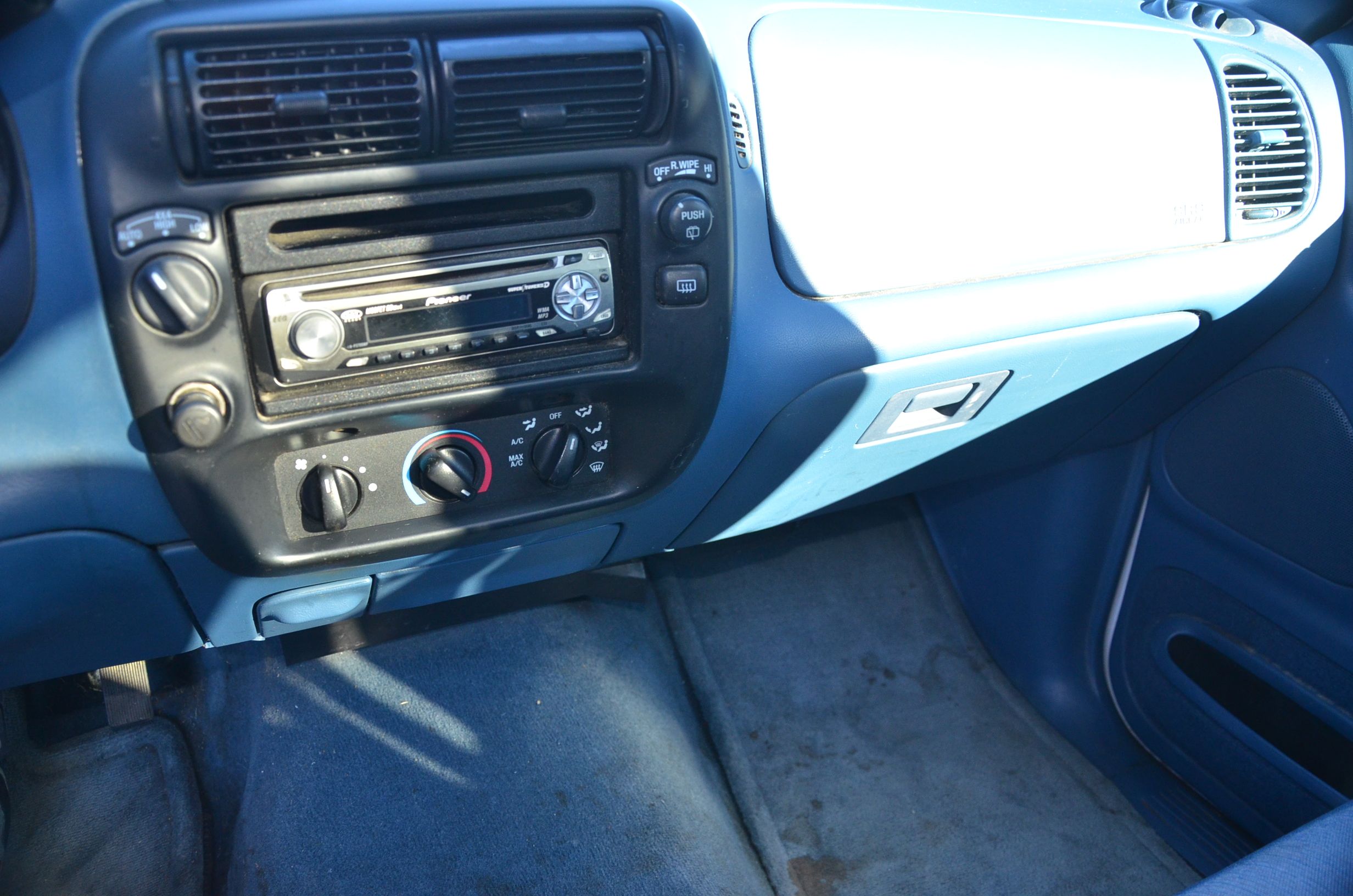 1997 White Ford Explorer Sports Utility Vehicle