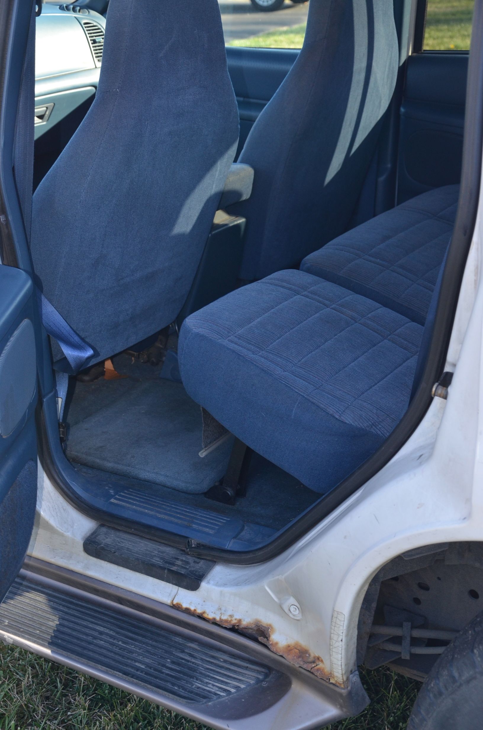 1997 White Ford Explorer Sports Utility Vehicle