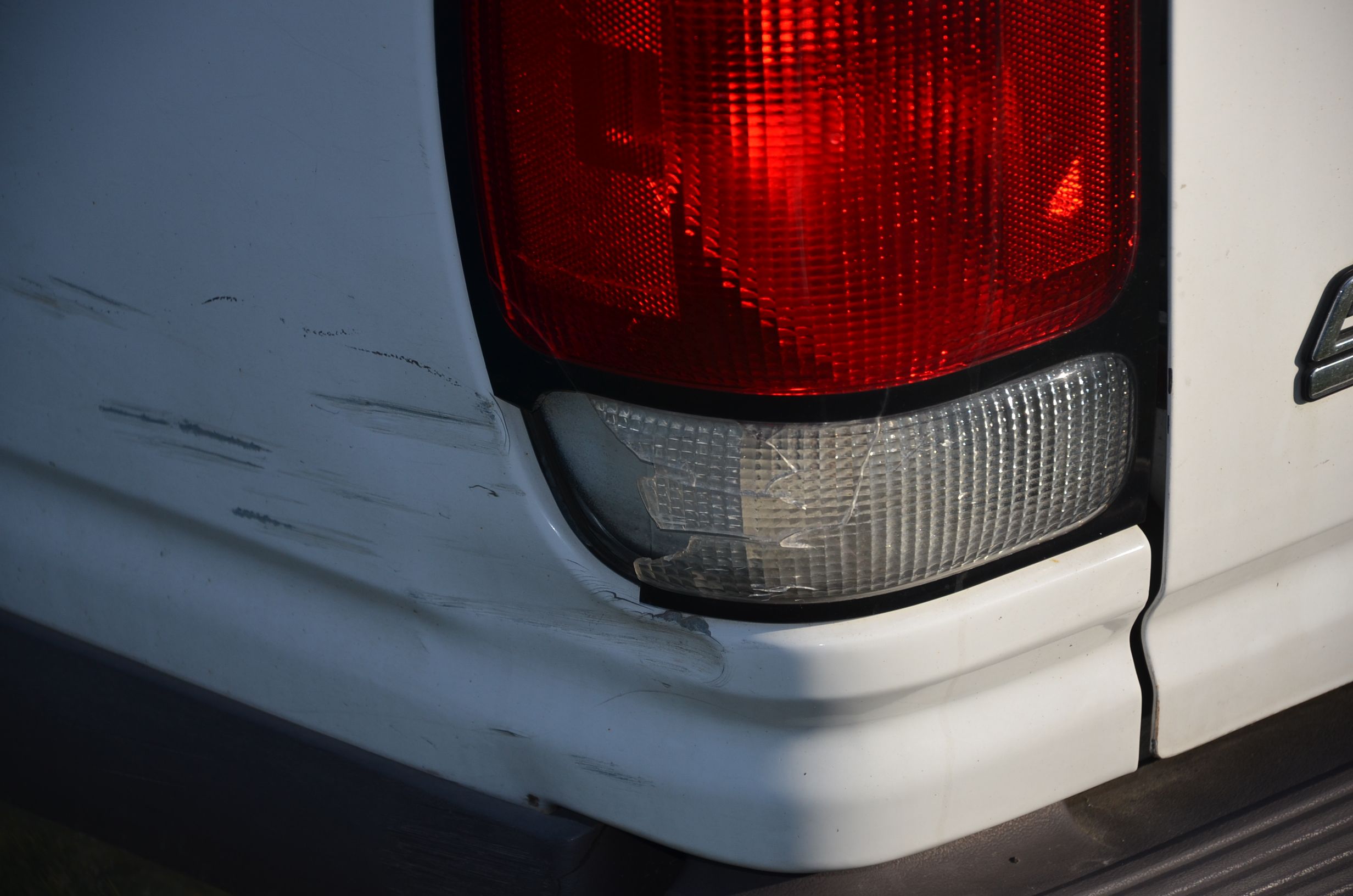 1997 White Ford Explorer Sports Utility Vehicle