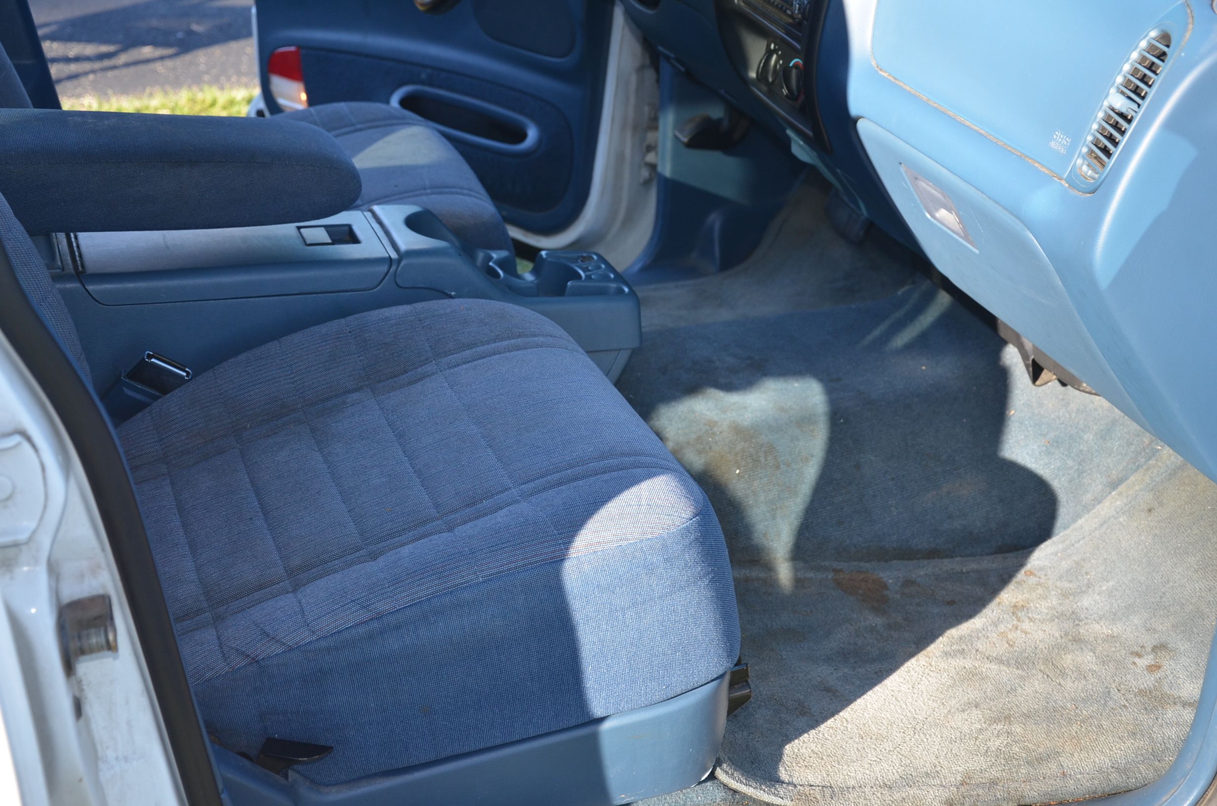 1997 White Ford Explorer Sports Utility Vehicle