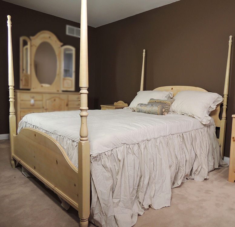 Vaughan Farmhouse Washed Pine Four Poster Bed