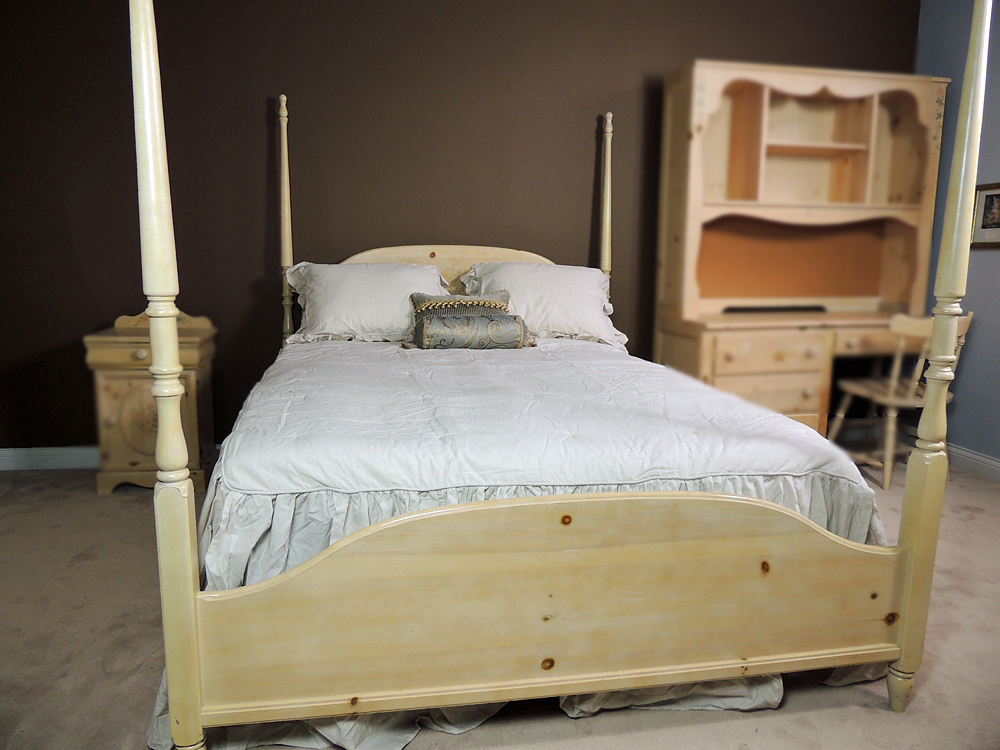 Vaughan Farmhouse Washed Pine Four Poster Bed