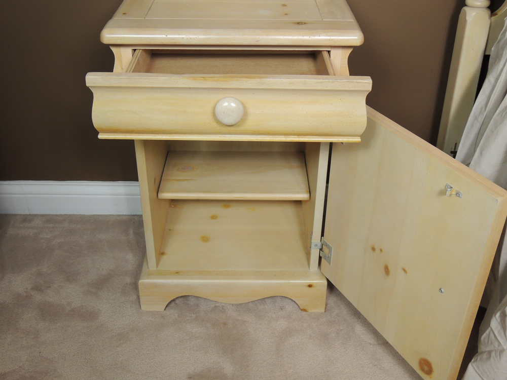 Vaughan Farmhouse Washed Pine Nightstand