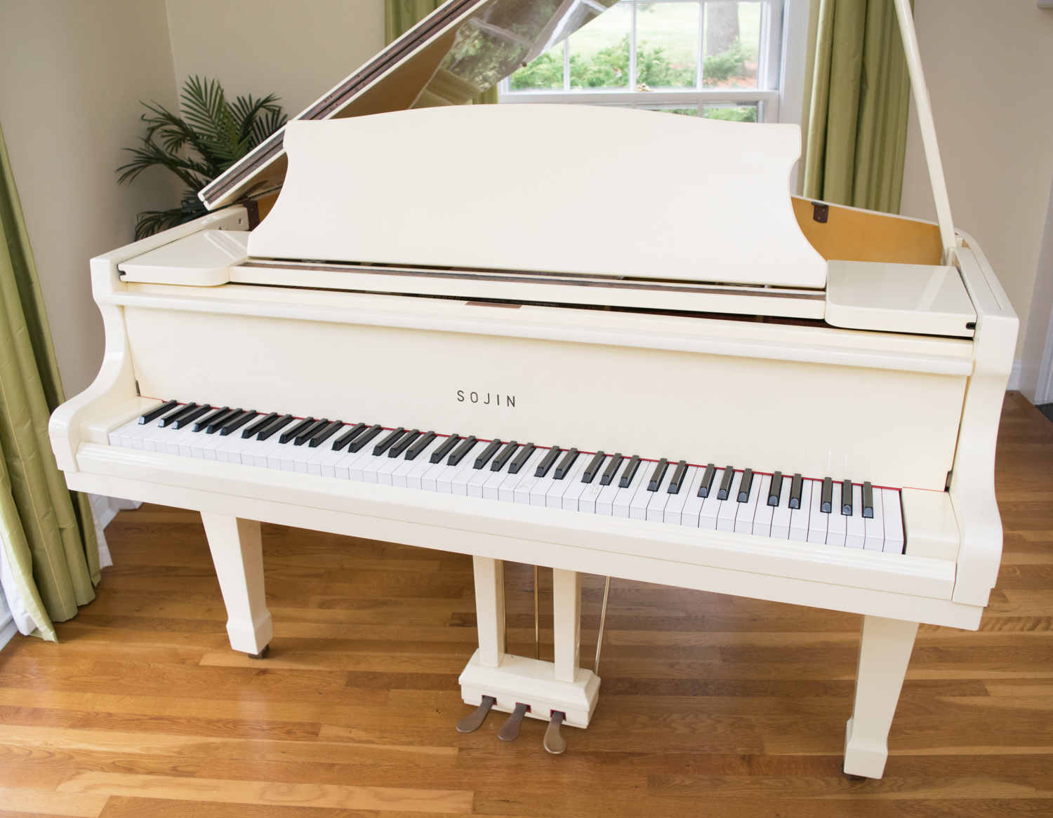 Ivory Daewoo Sojin Baby Grand Piano