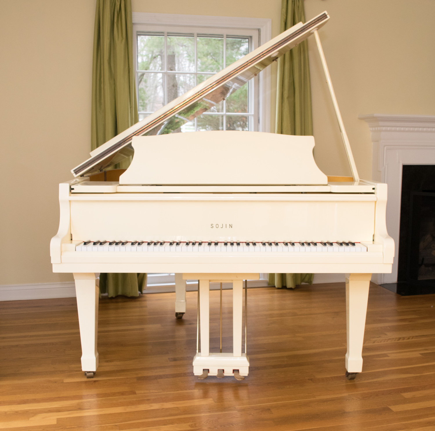 Ivory Daewoo Sojin Baby Grand Piano