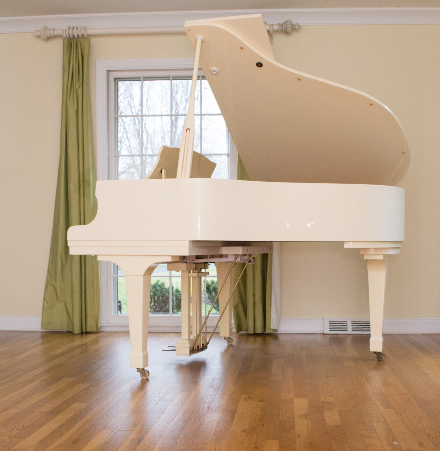 Ivory Daewoo Sojin Baby Grand Piano