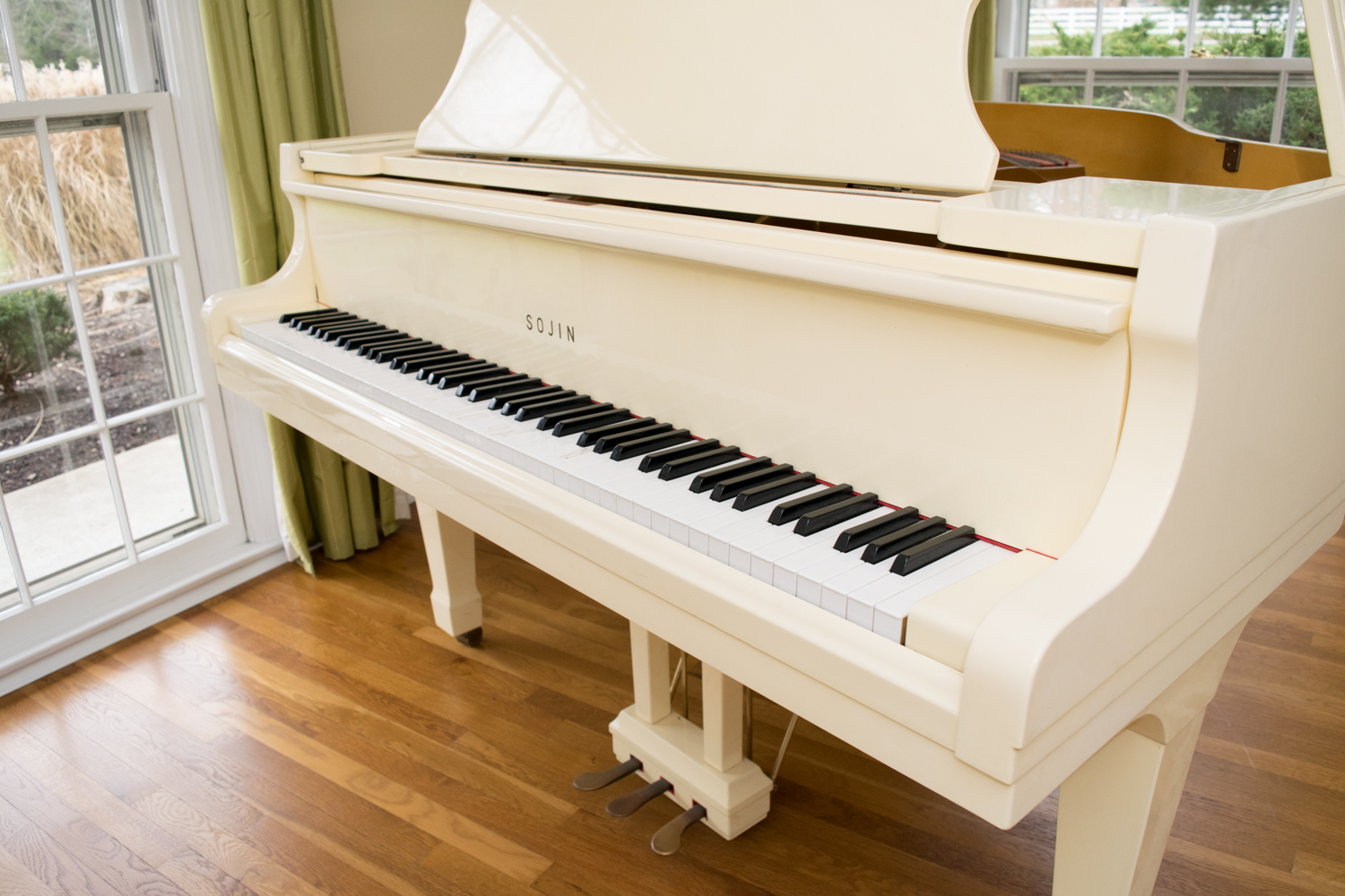 Ivory Daewoo Sojin Baby Grand Piano