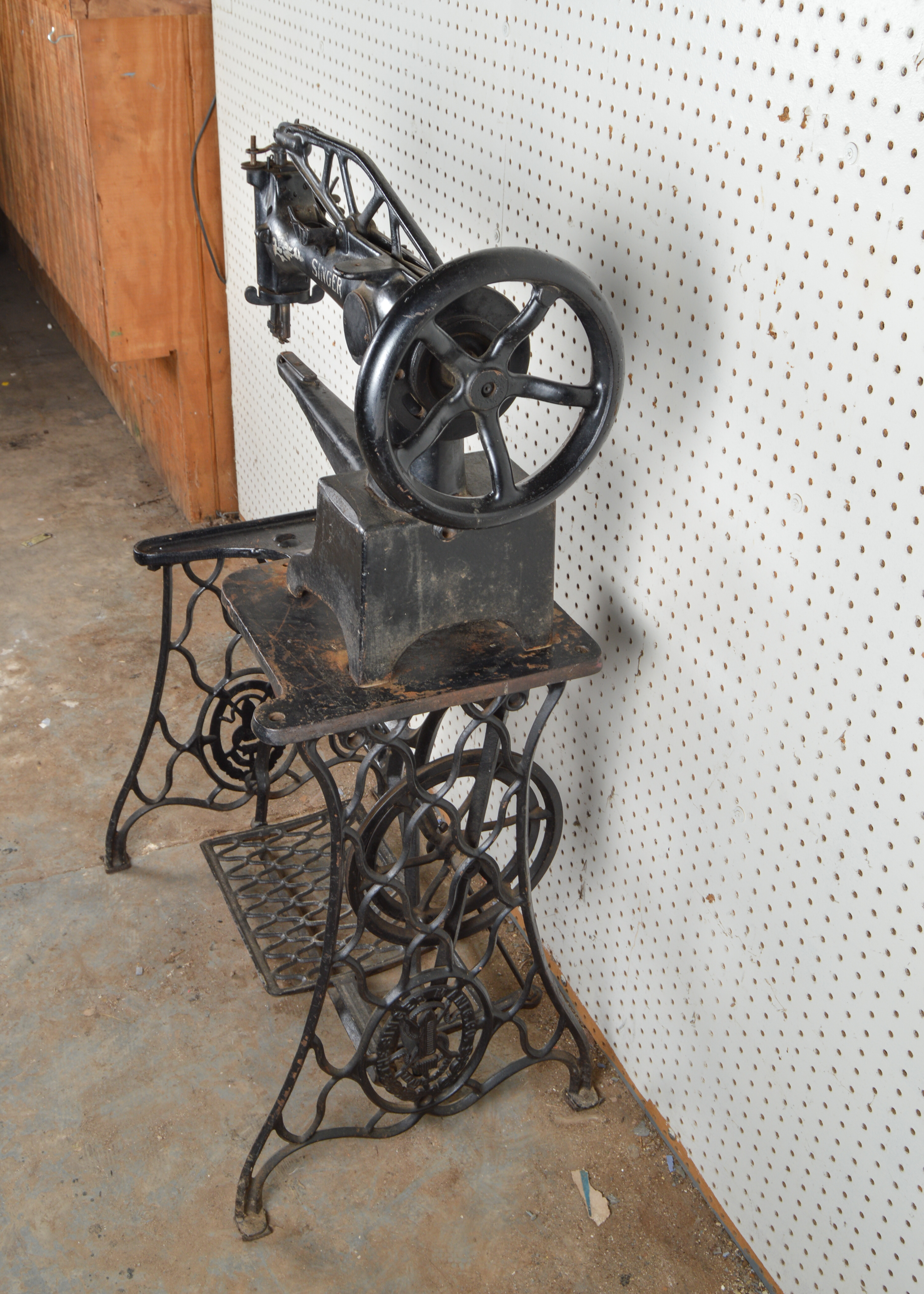 Antique Singer 29-4 Industrail Leather Sewing Machine