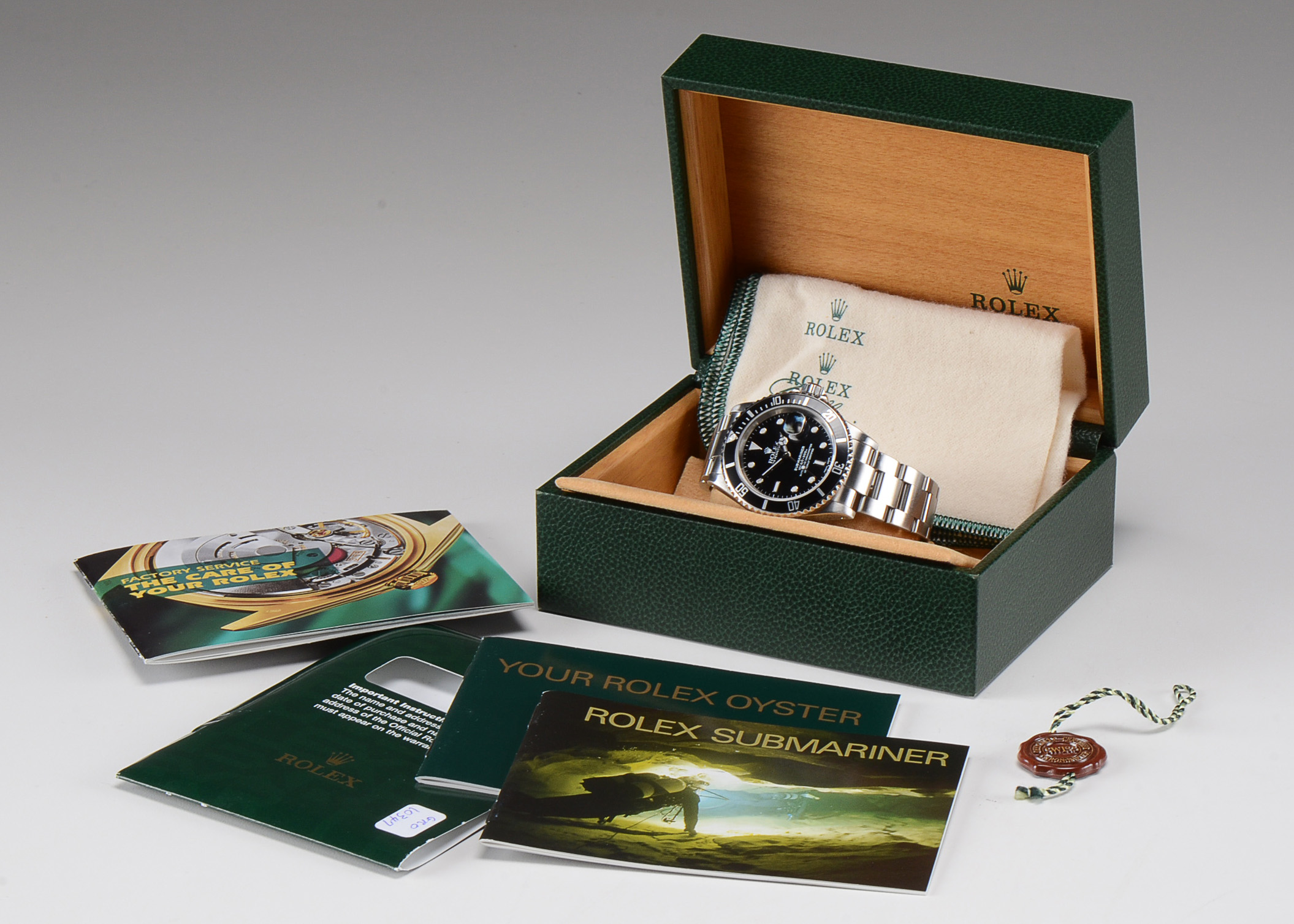 Men's Rolex Submariner Date Stainless Steel 16610 Black Automatic