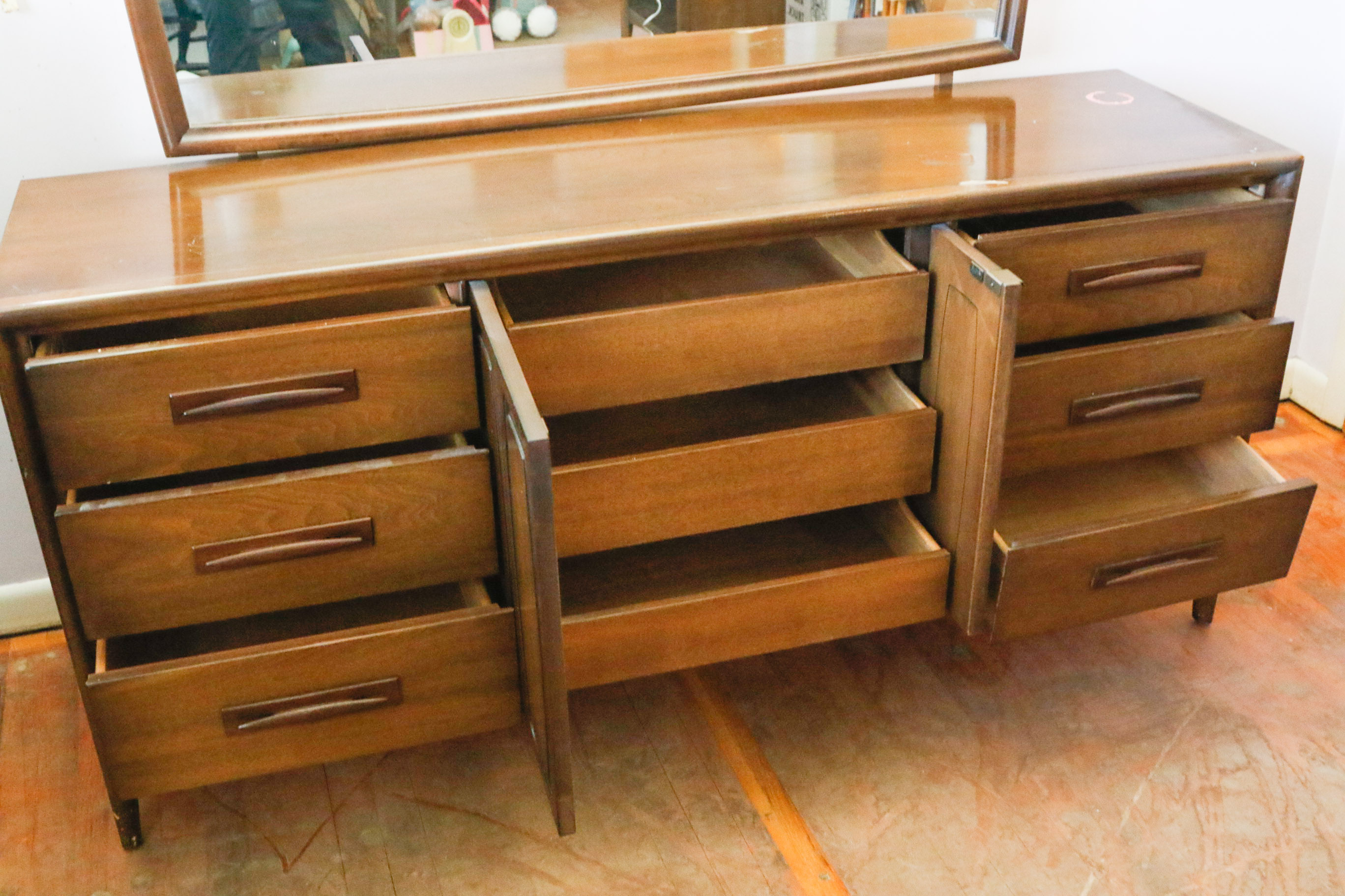 Broyhill Emphasis Collection Dresser with Mirror