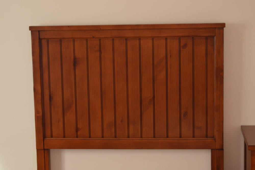 Pottery Barn Teen Beadboard Basic Bed And Trundle